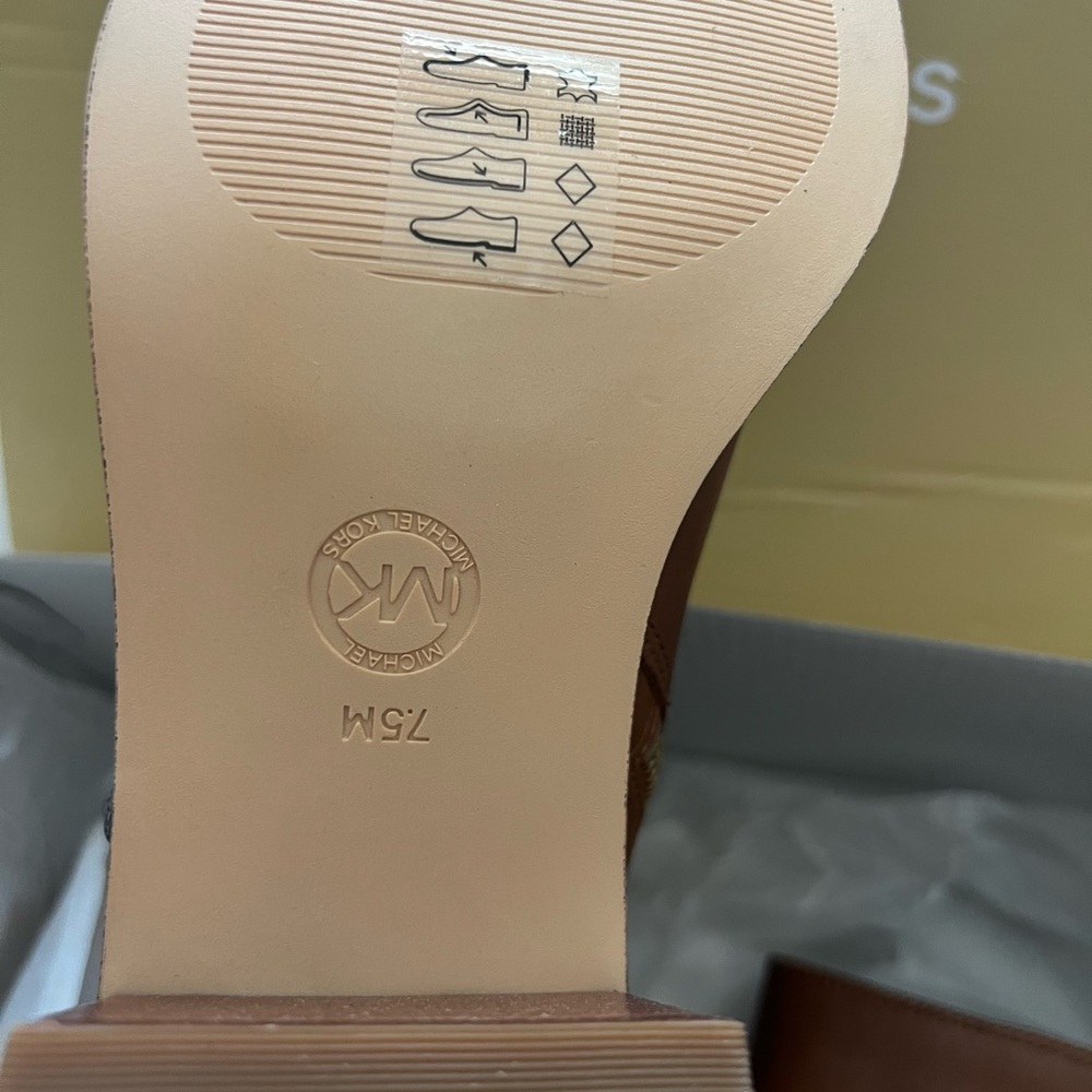 NIB Michael Kors Mindy Leather and Signature Logo Trim Ankle Boot women size 7.5 - Picture 6 of 6